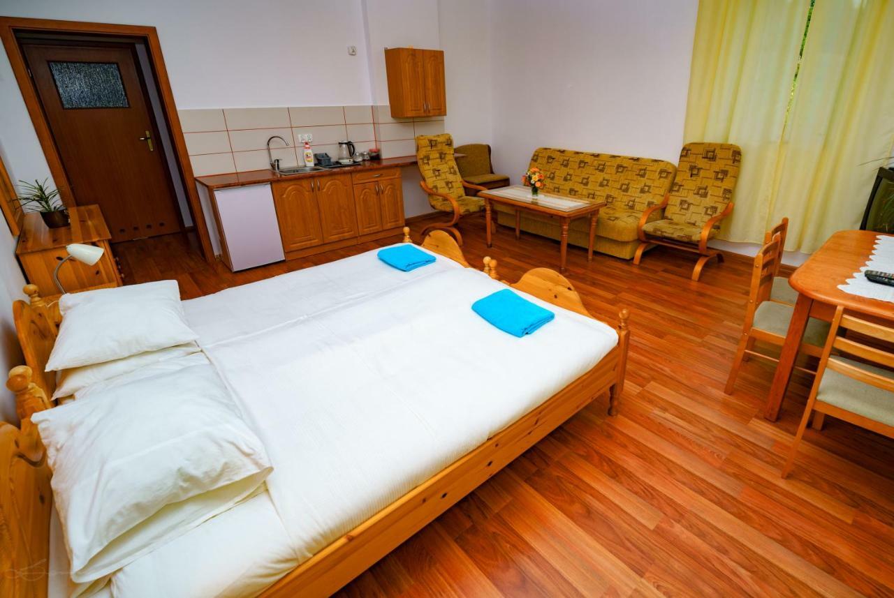 Isaan Ostrzyce Guest House エクステリア 写真